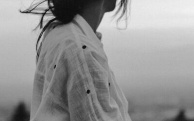 Imagen simbólica que representa la ansiedad camuflada y el malestar emocional